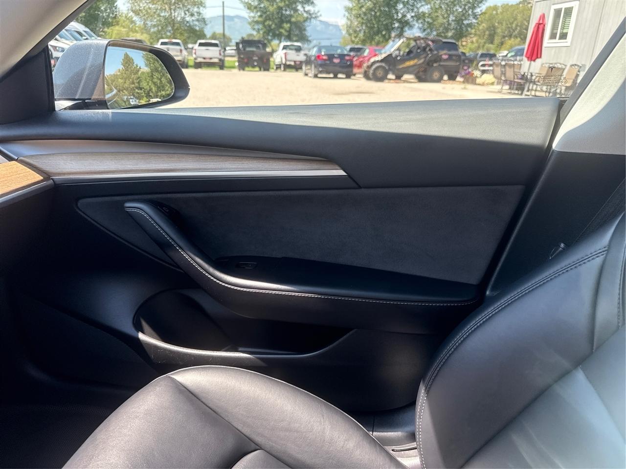 Tesla Model 3  2022