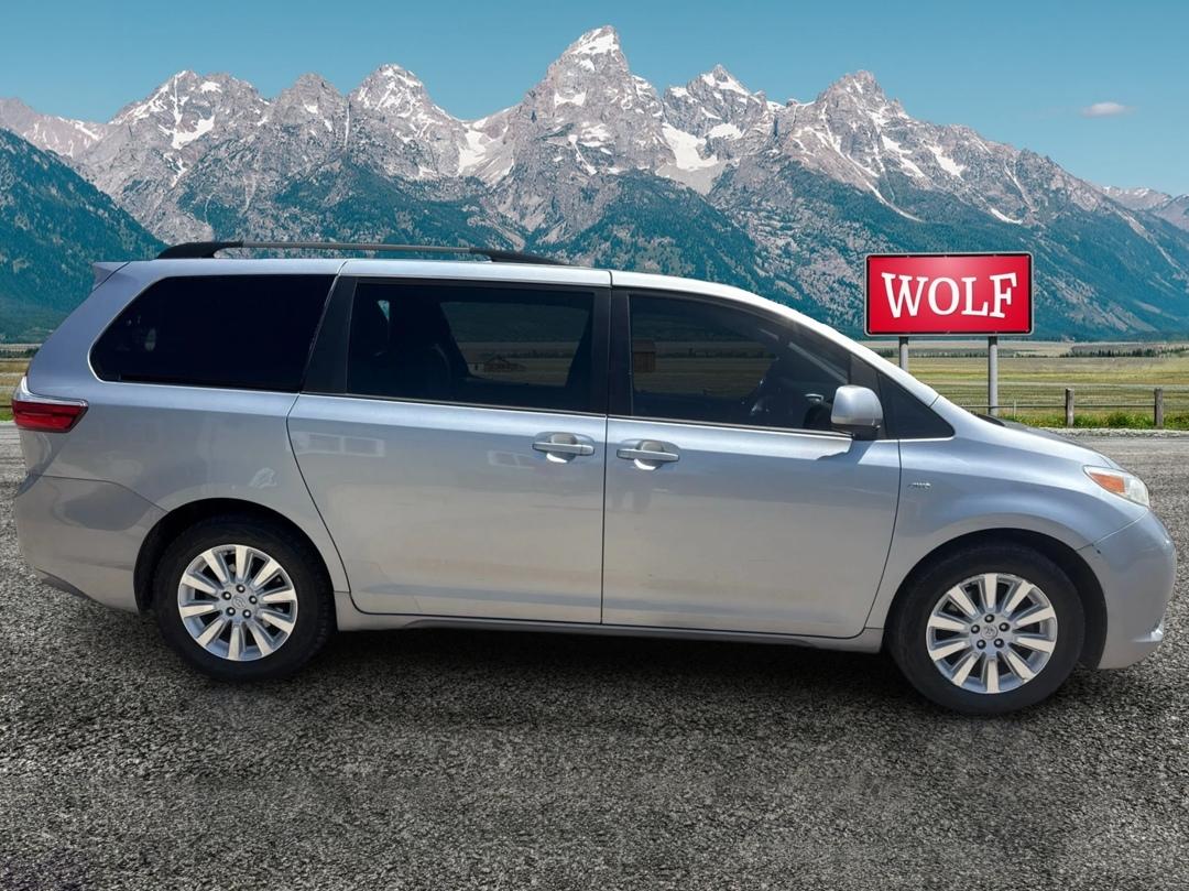 Toyota Sienna  2016