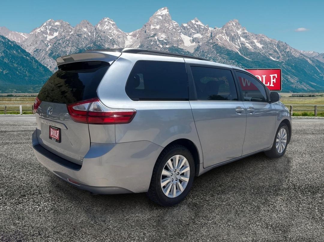 Toyota Sienna  2016
