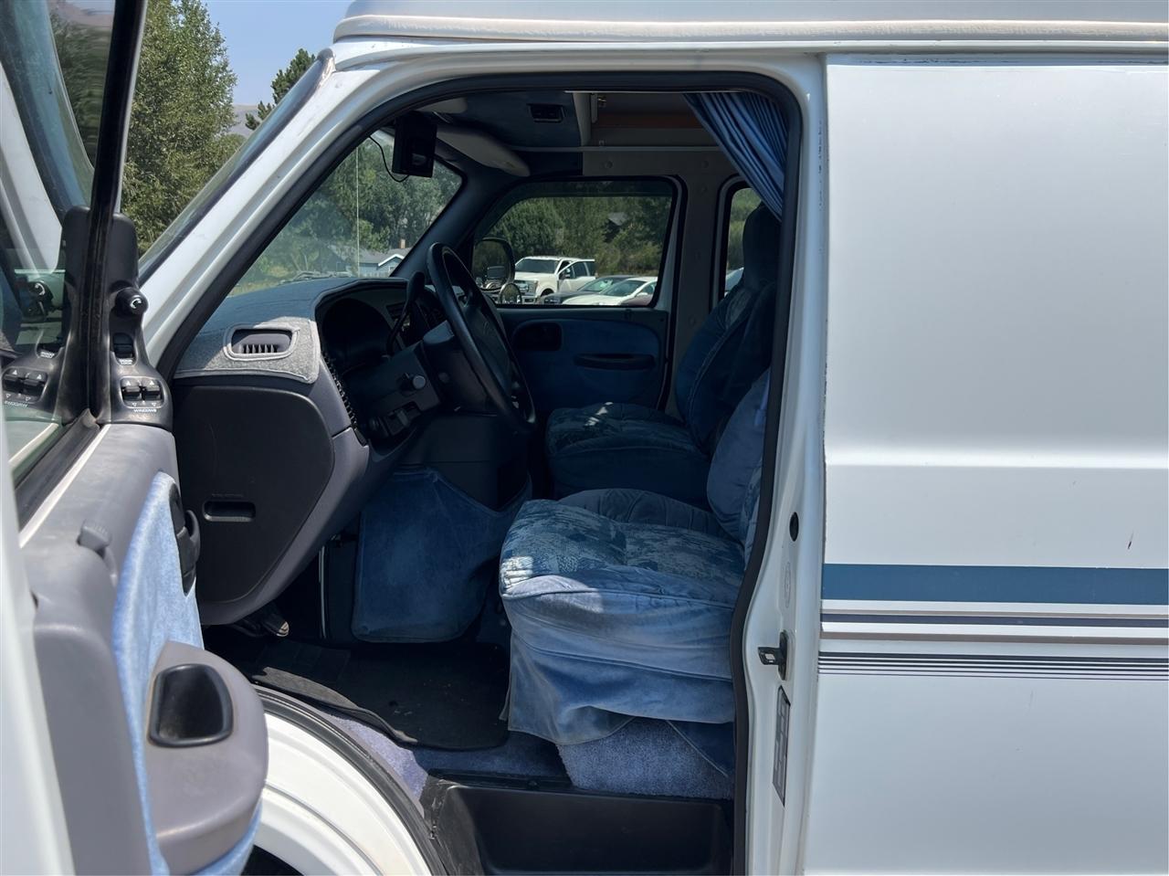 Dodge Ram Van  2000