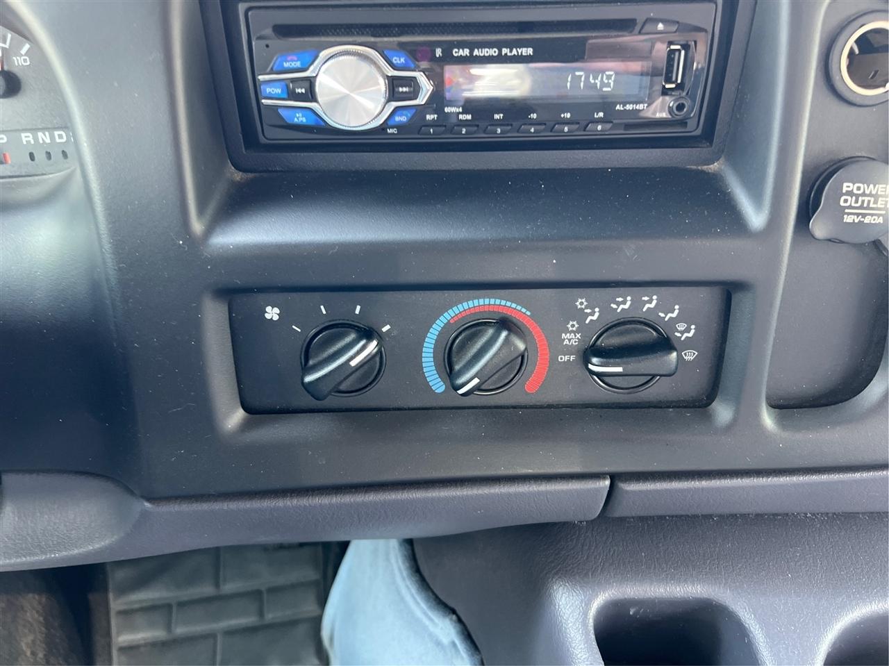 Dodge Ram Van  2000