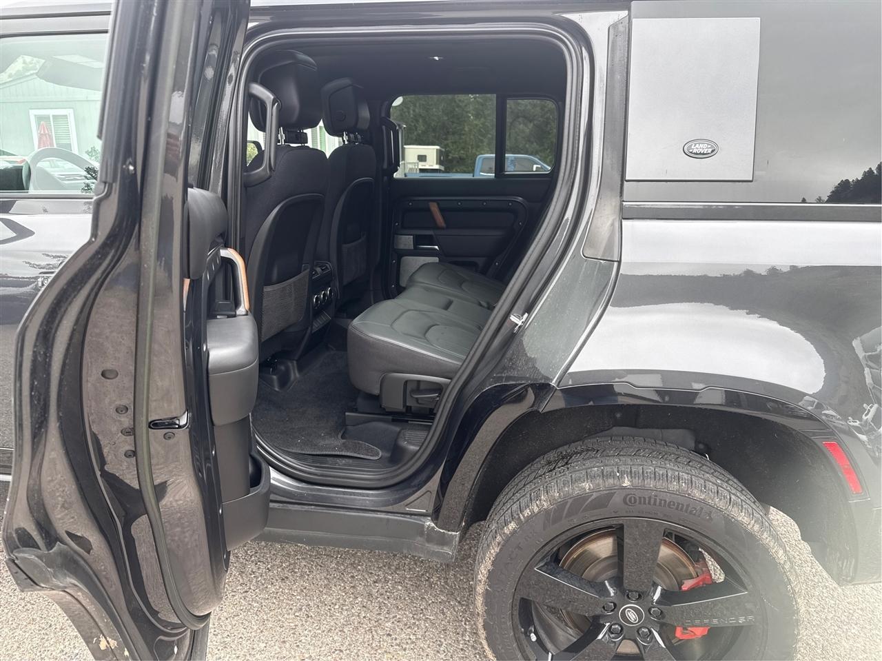Land Rover Defender  2023