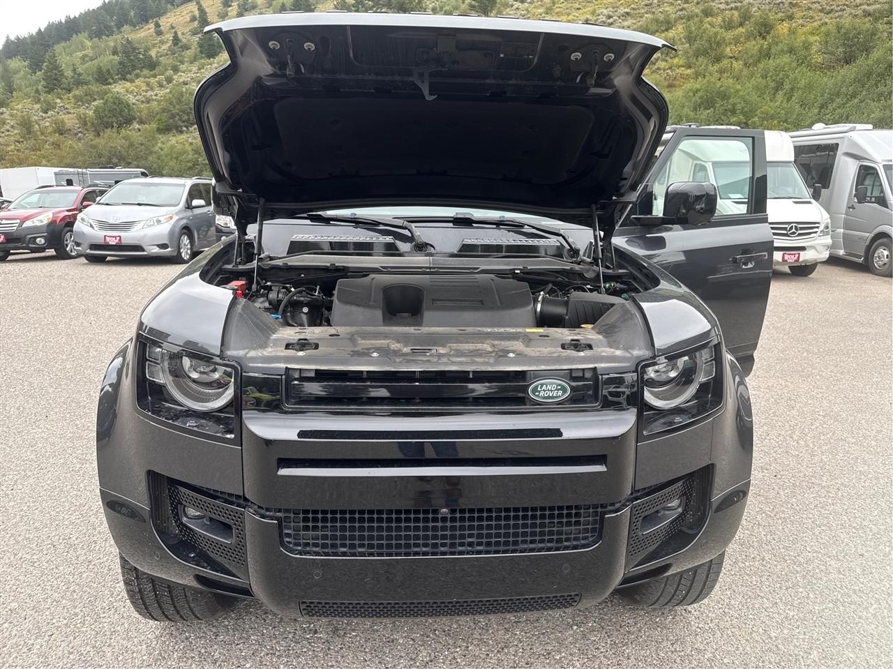 Land Rover Defender  2023
