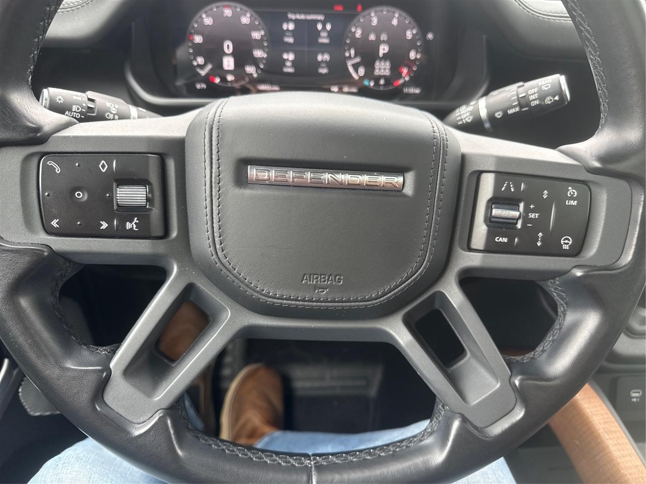 Land Rover Defender  2023