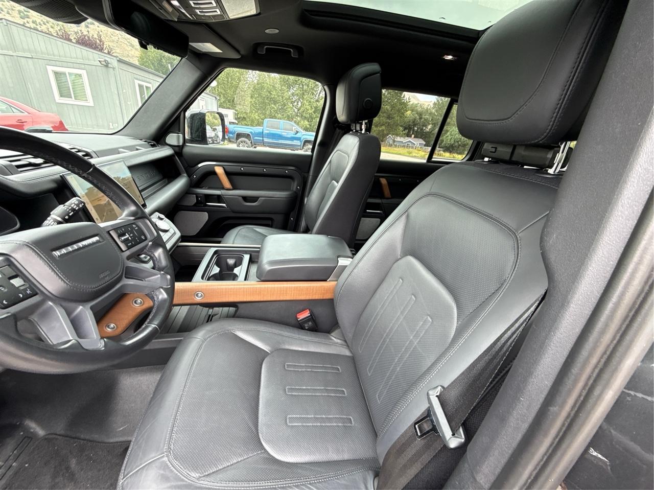 Land Rover Defender  2023