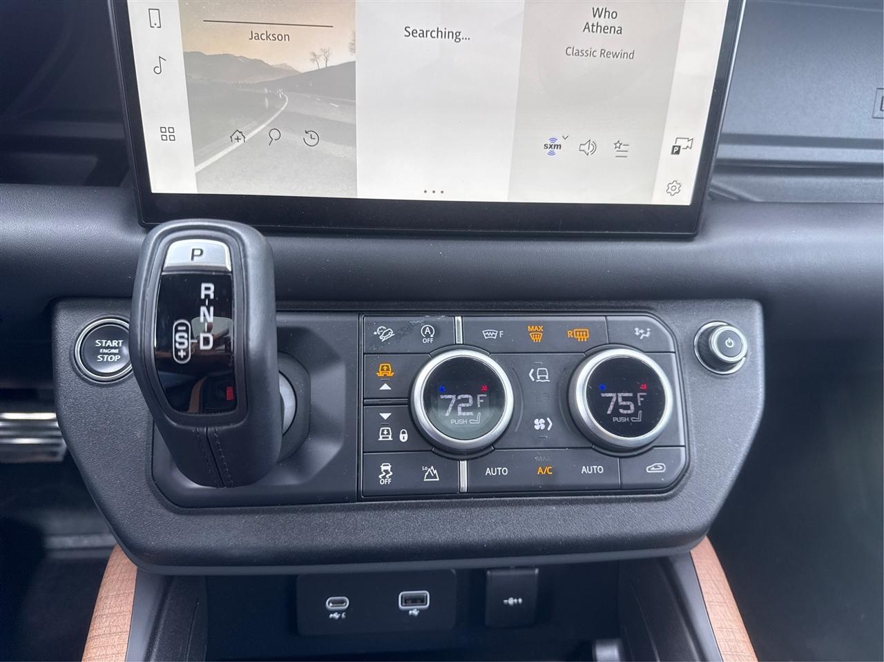 Land Rover Defender  2023