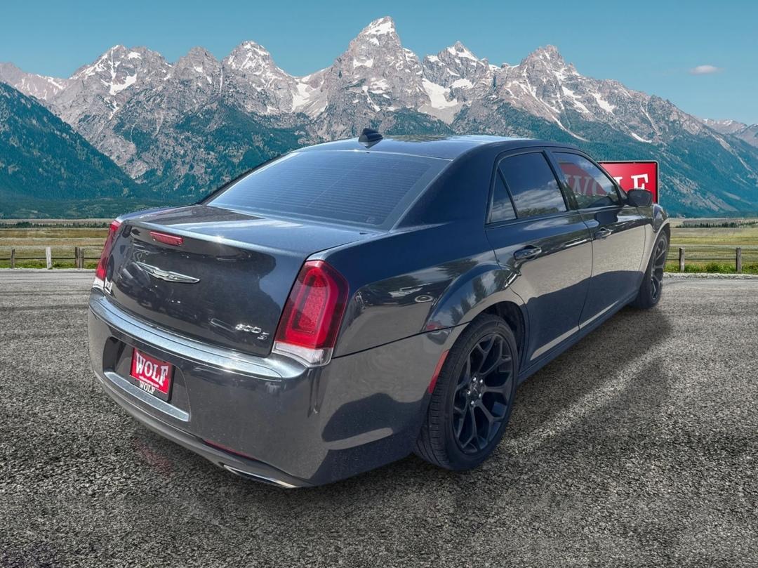 Chrysler 300  2019