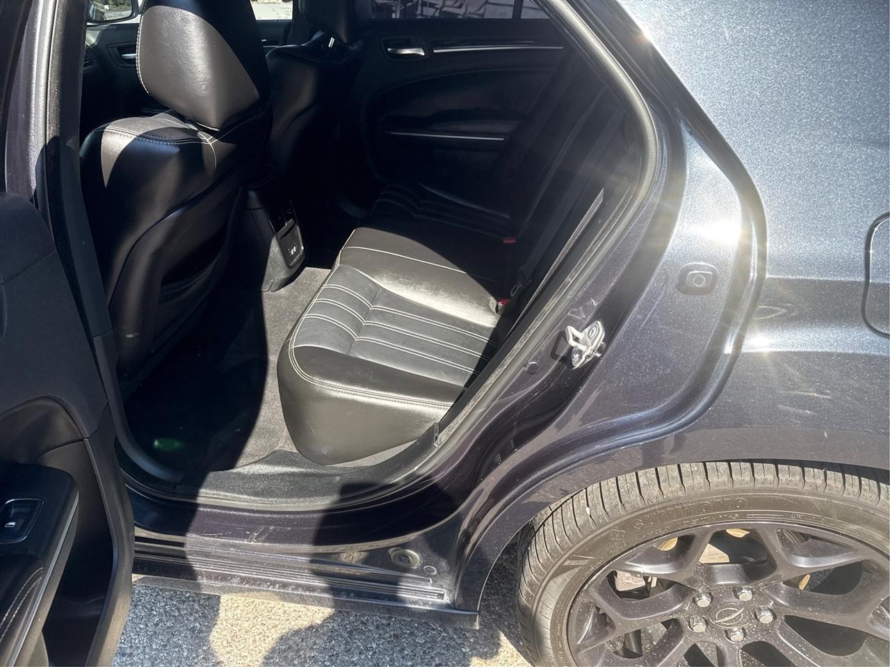 Chrysler 300  2019
