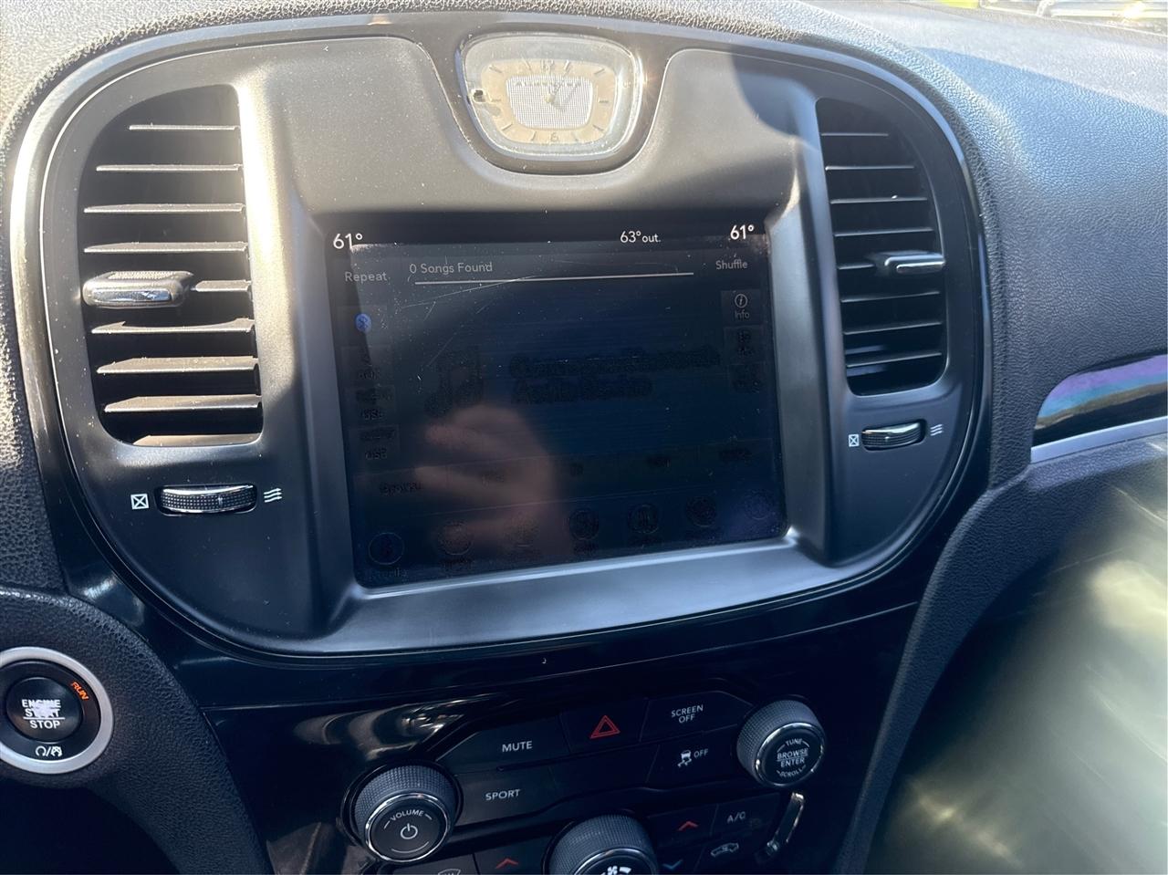 Chrysler 300  2019