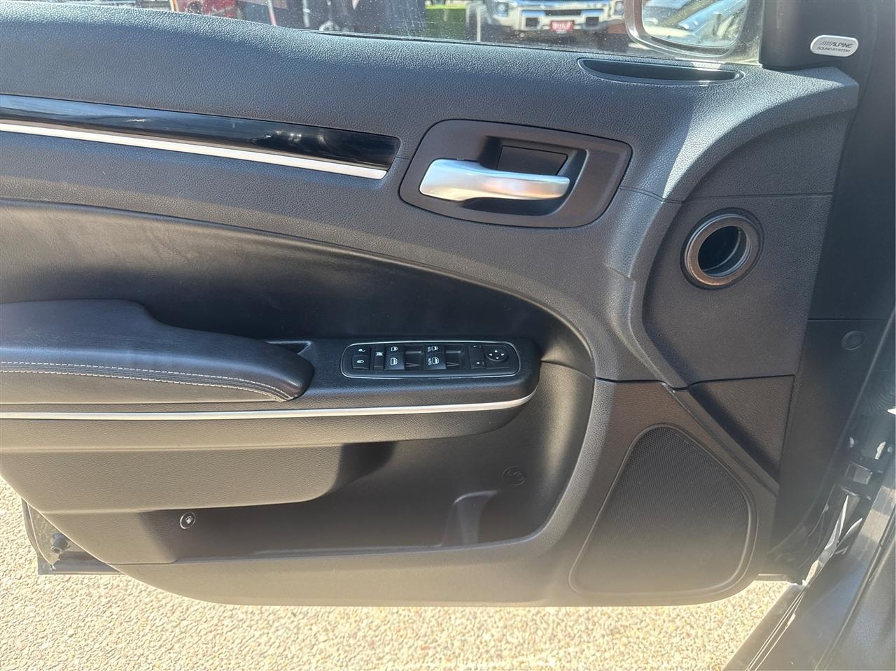 Chrysler 300  2019