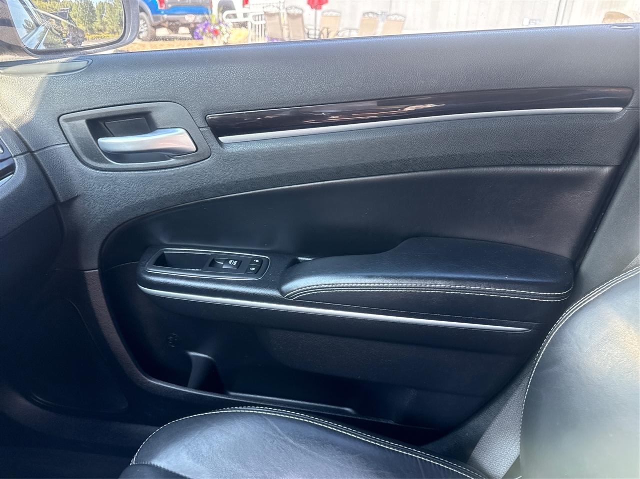 Chrysler 300  2019