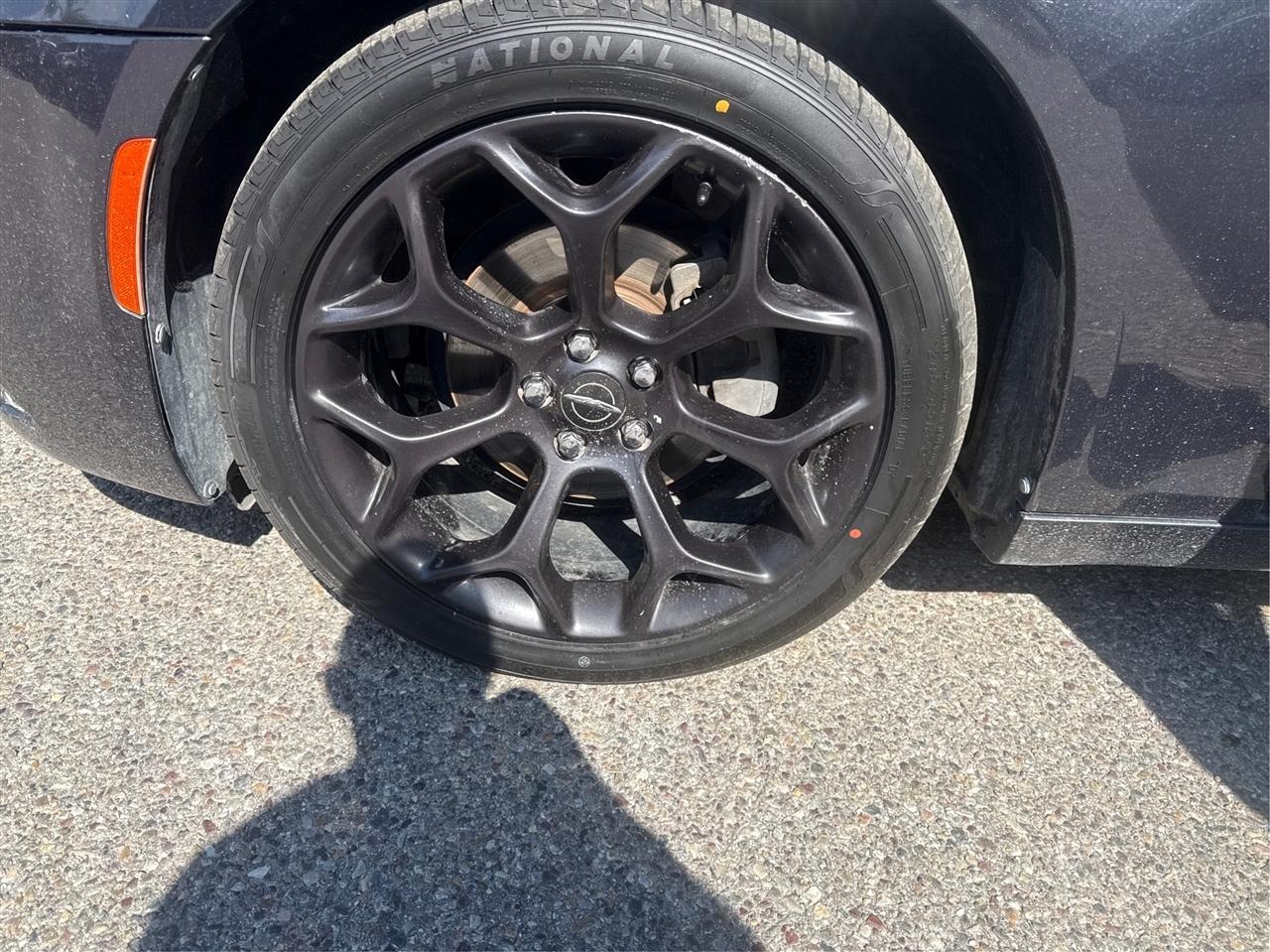 Chrysler 300  2019