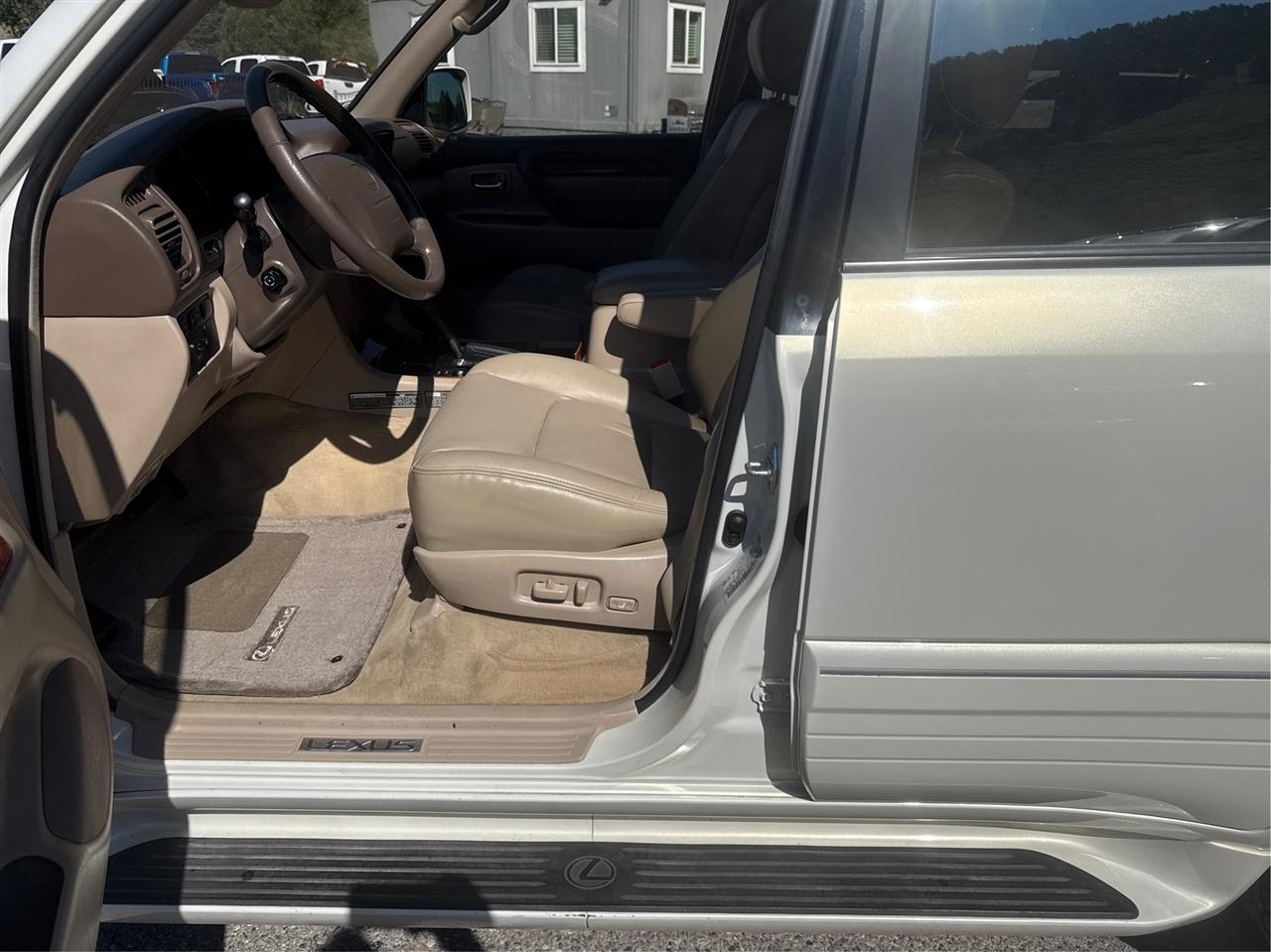 Lexus LX 470 Luxury SUV  1999