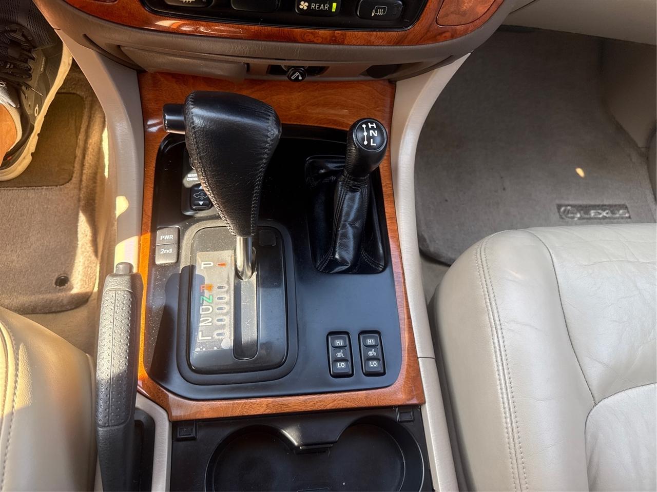 Lexus LX 470 Luxury SUV  1999