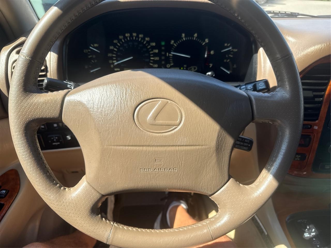 Lexus LX 470 Luxury SUV  1999