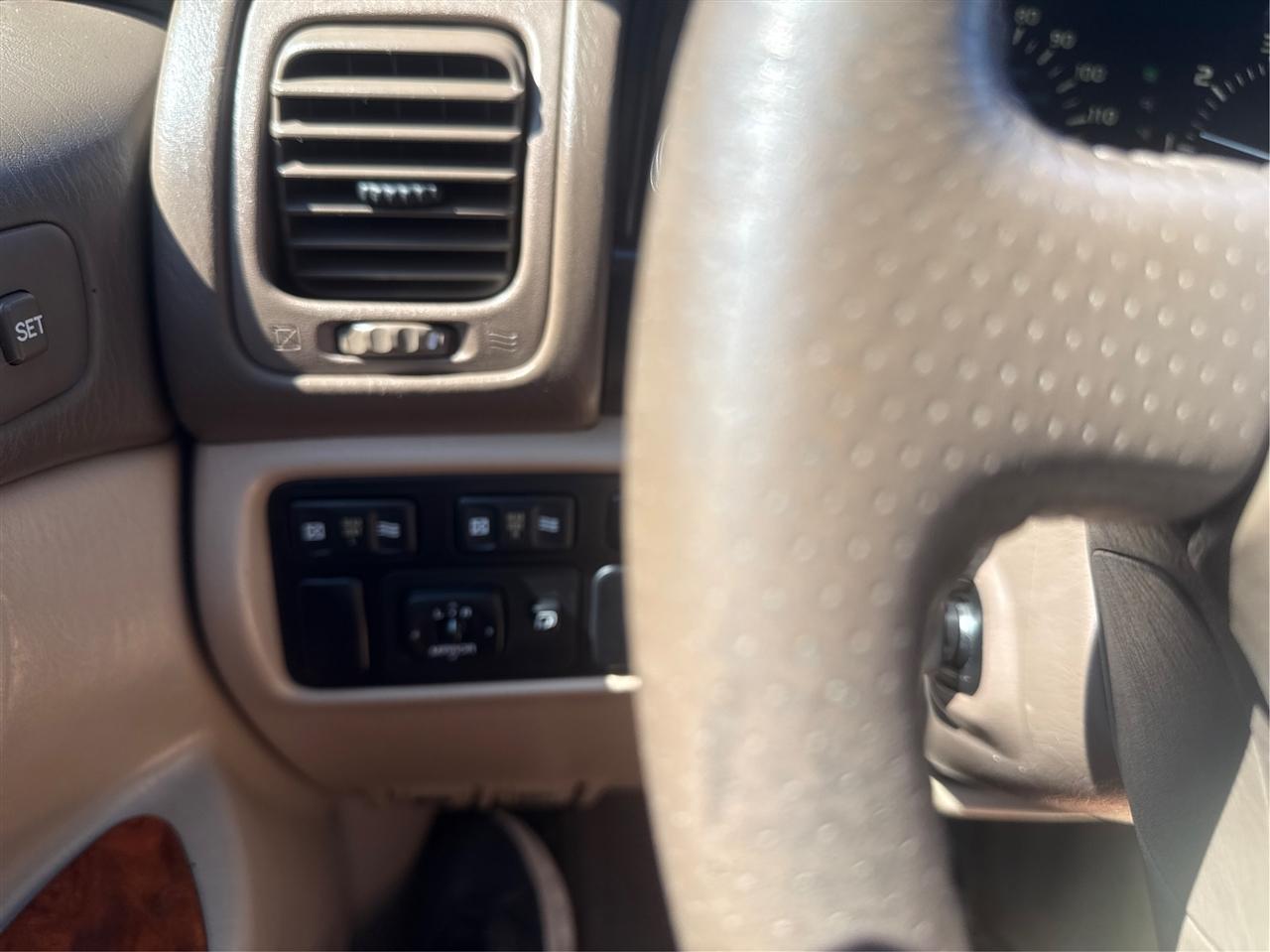 Lexus LX 470 Luxury SUV  1999