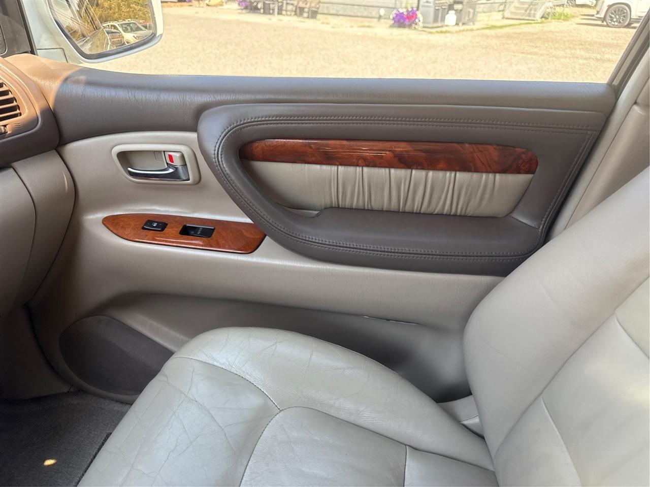 Lexus LX 470 Luxury SUV  1999