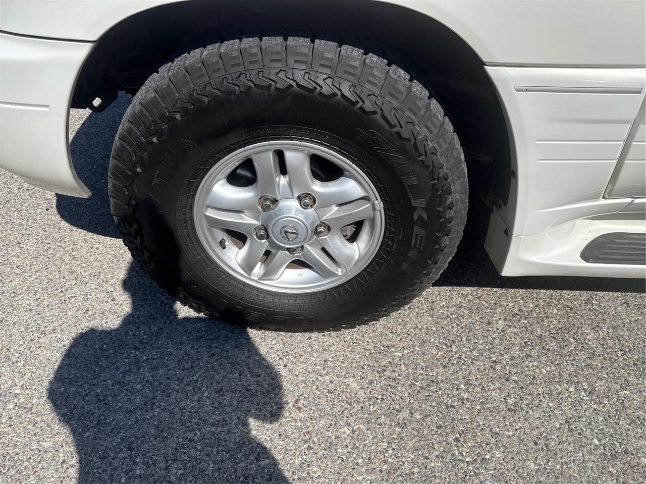 Lexus LX 470 Luxury SUV  1999