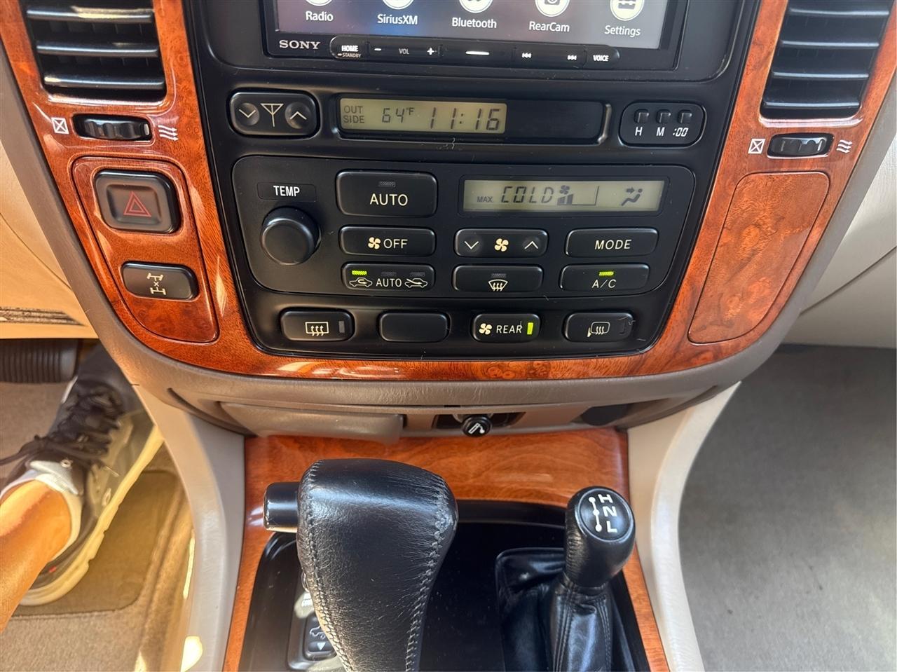 Lexus LX 470 Luxury SUV  1999