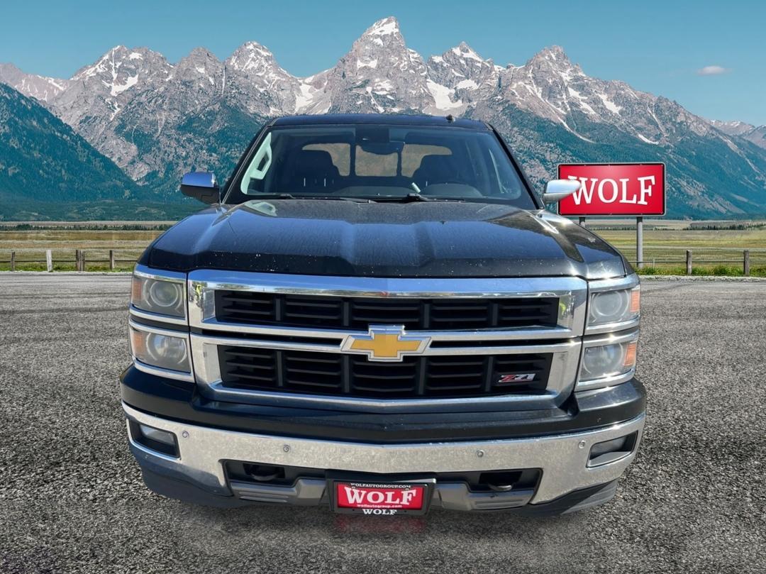 Chevrolet Silverado photo 2