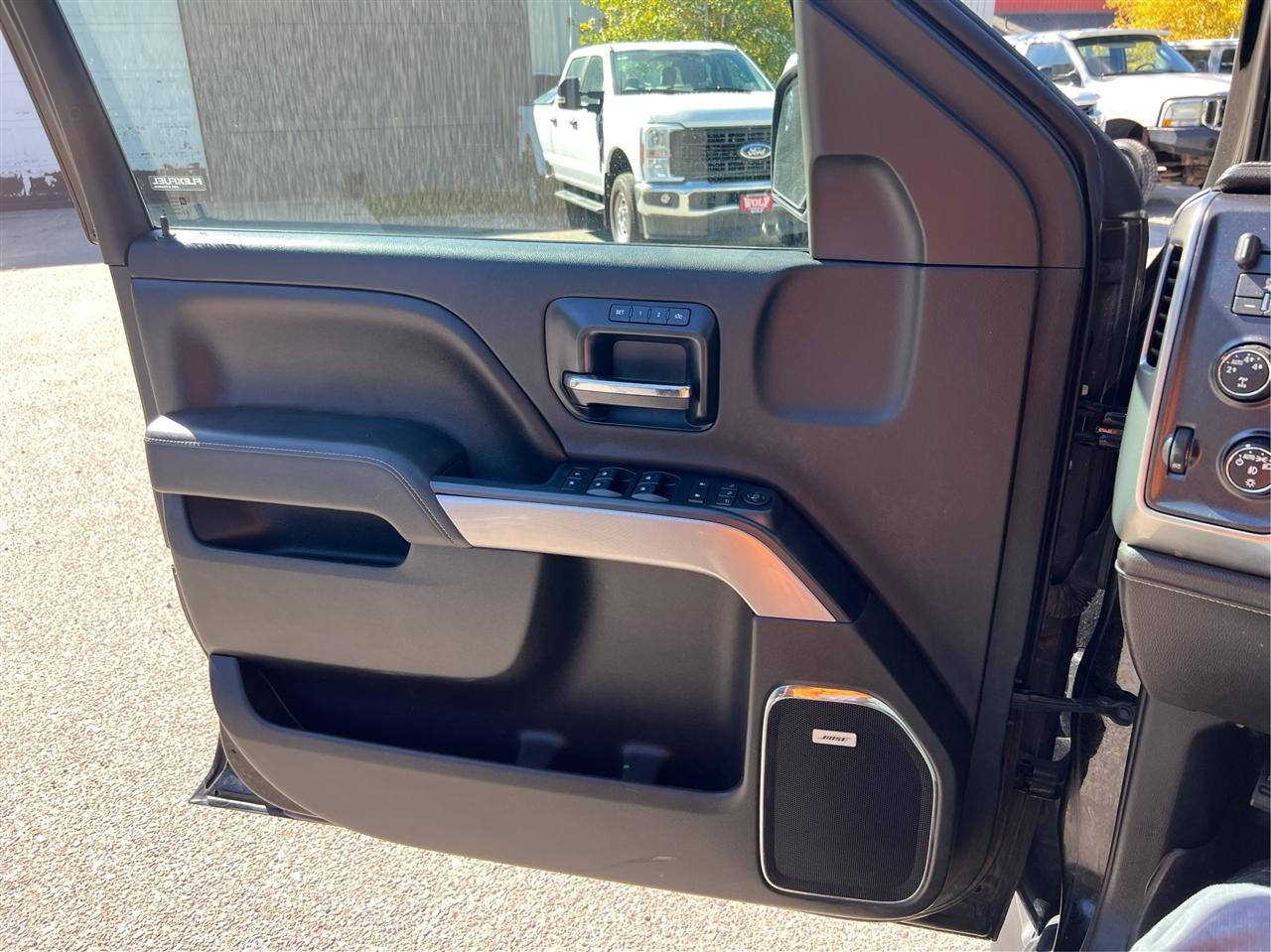 Chevrolet Silverado photo 21