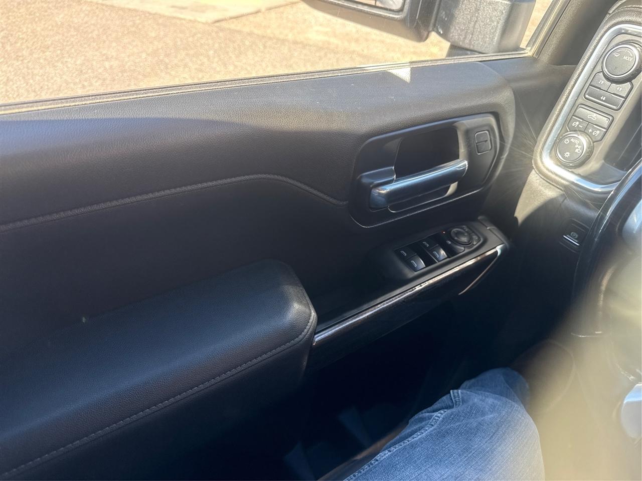 Chevrolet Silverado HD photo 21