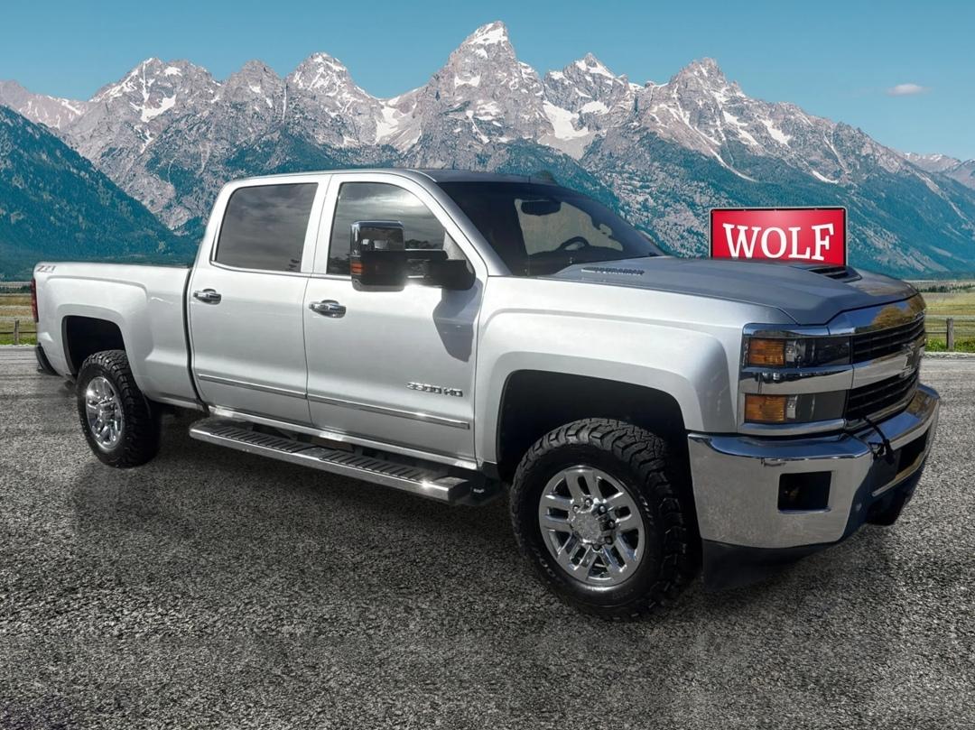 Chevrolet Silverado photo 3