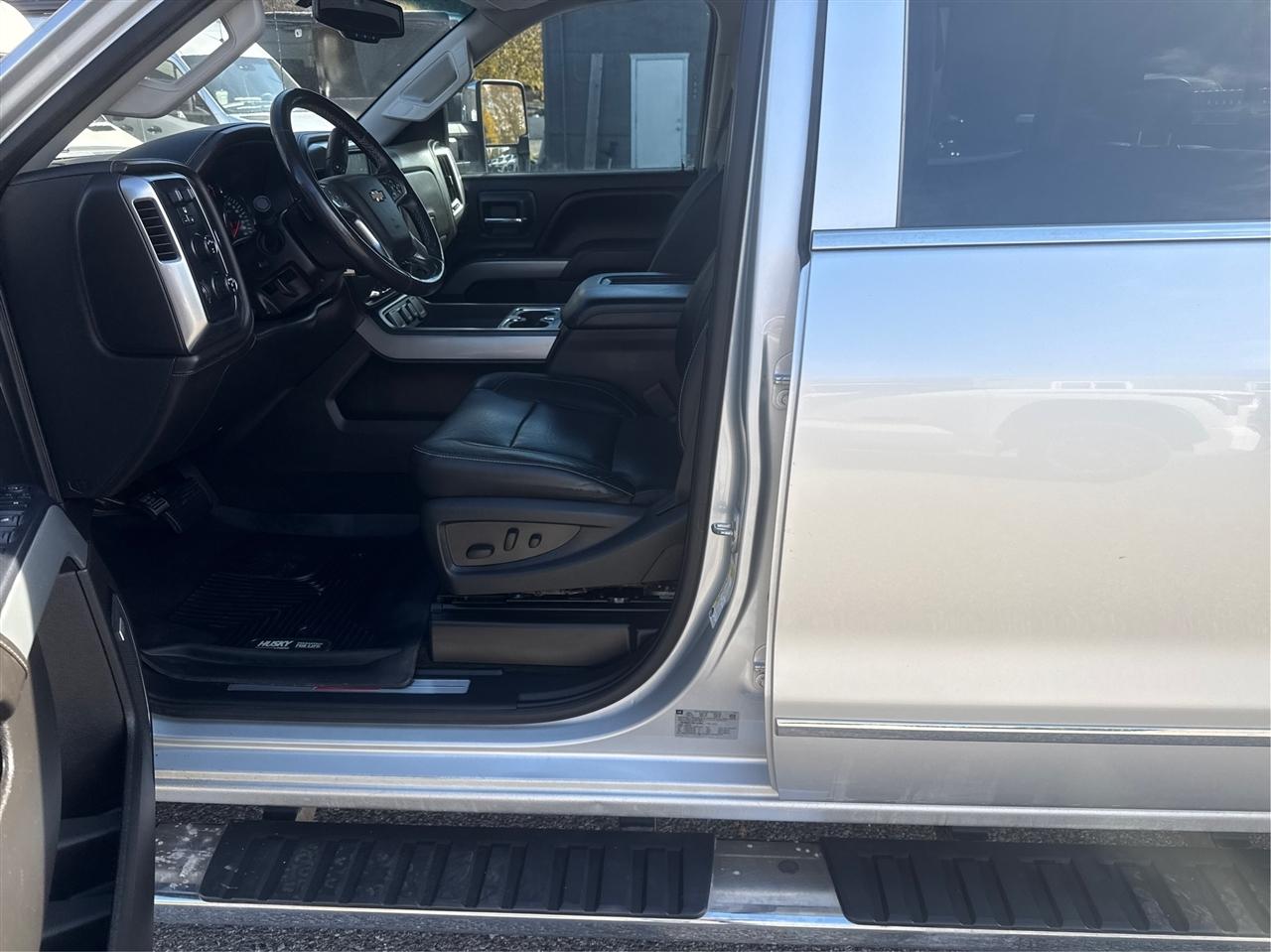 Chevrolet Silverado photo 9