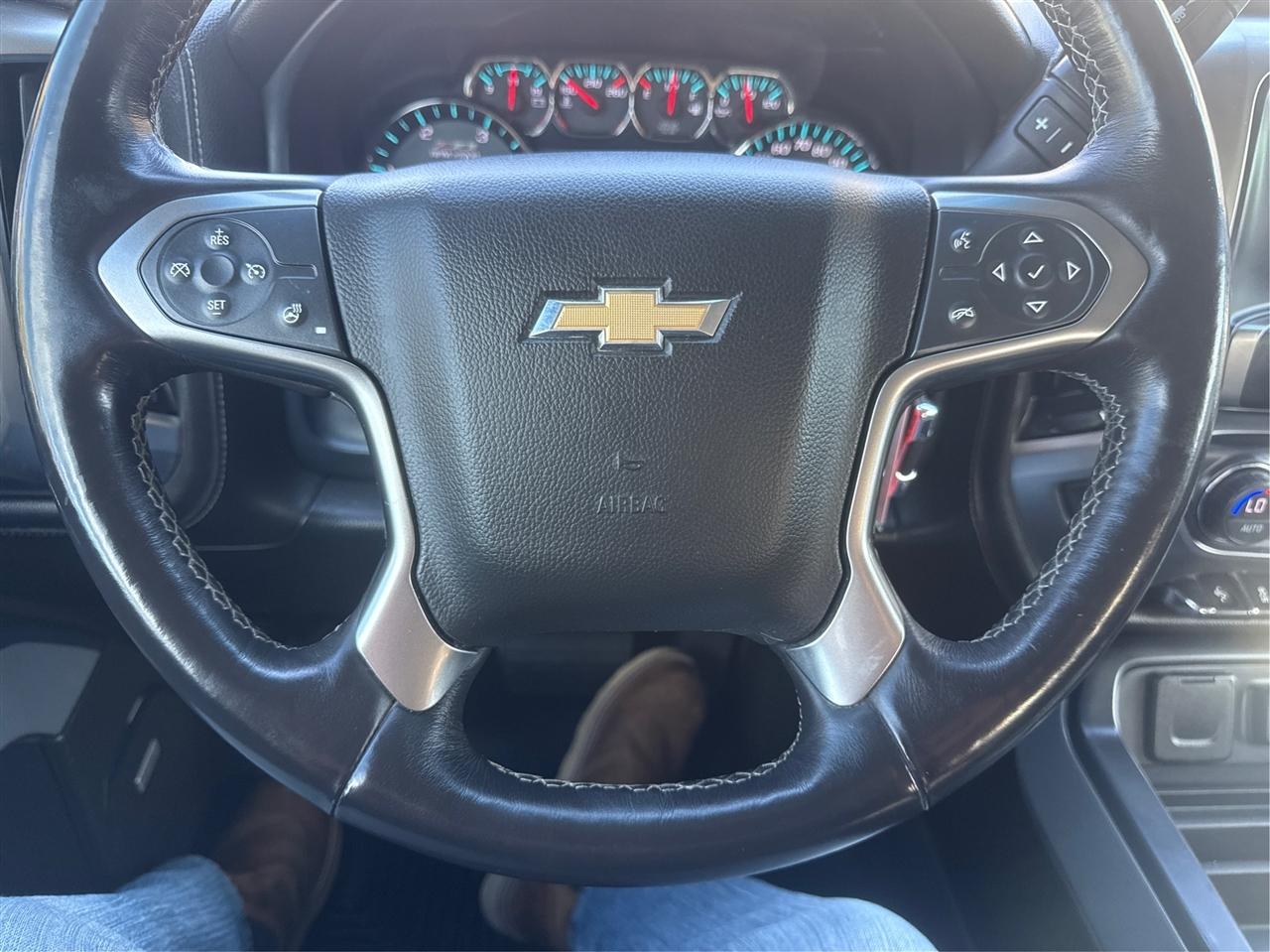 Chevrolet Silverado photo 19