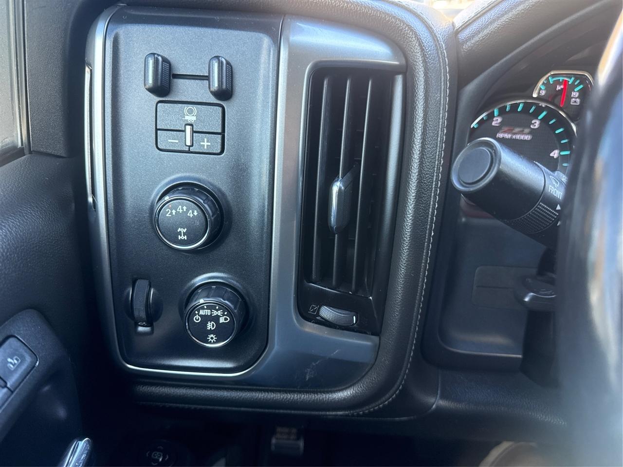 Chevrolet Silverado photo 20