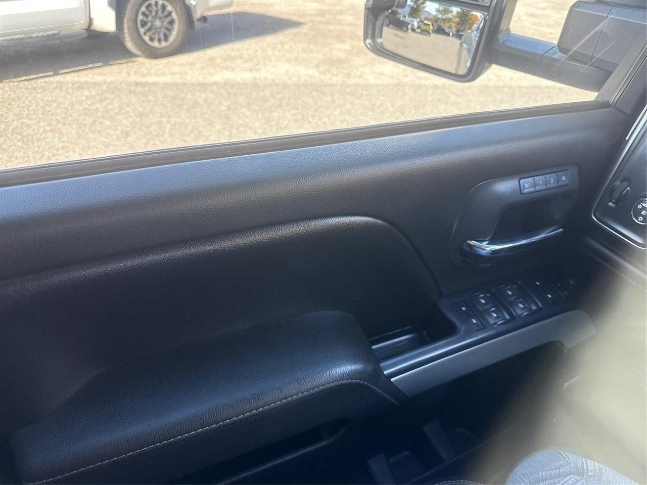 Chevrolet Silverado photo 21