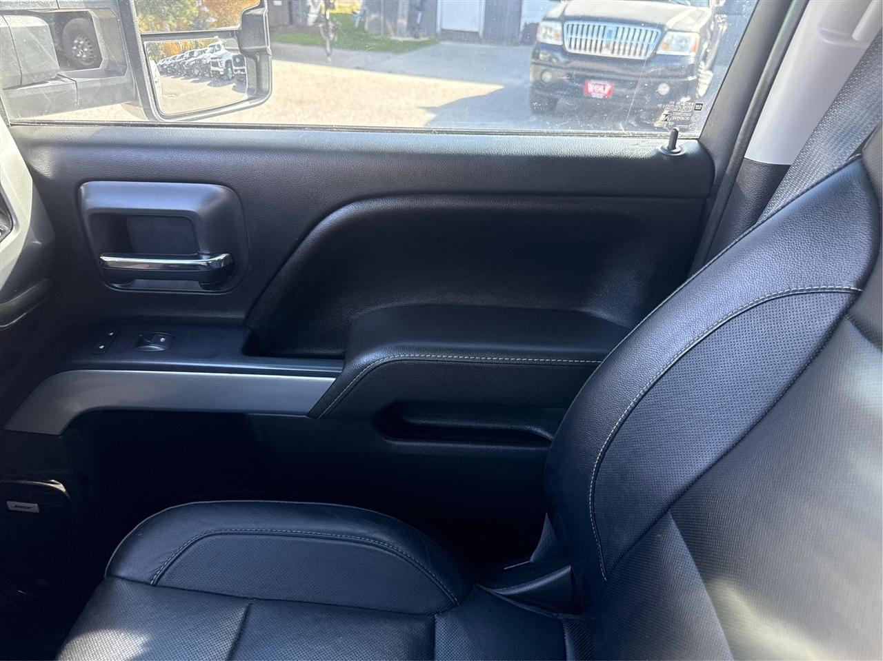 Chevrolet Silverado photo 22