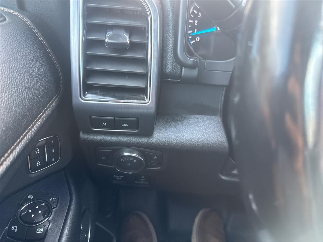 Ford Expedition photo 19