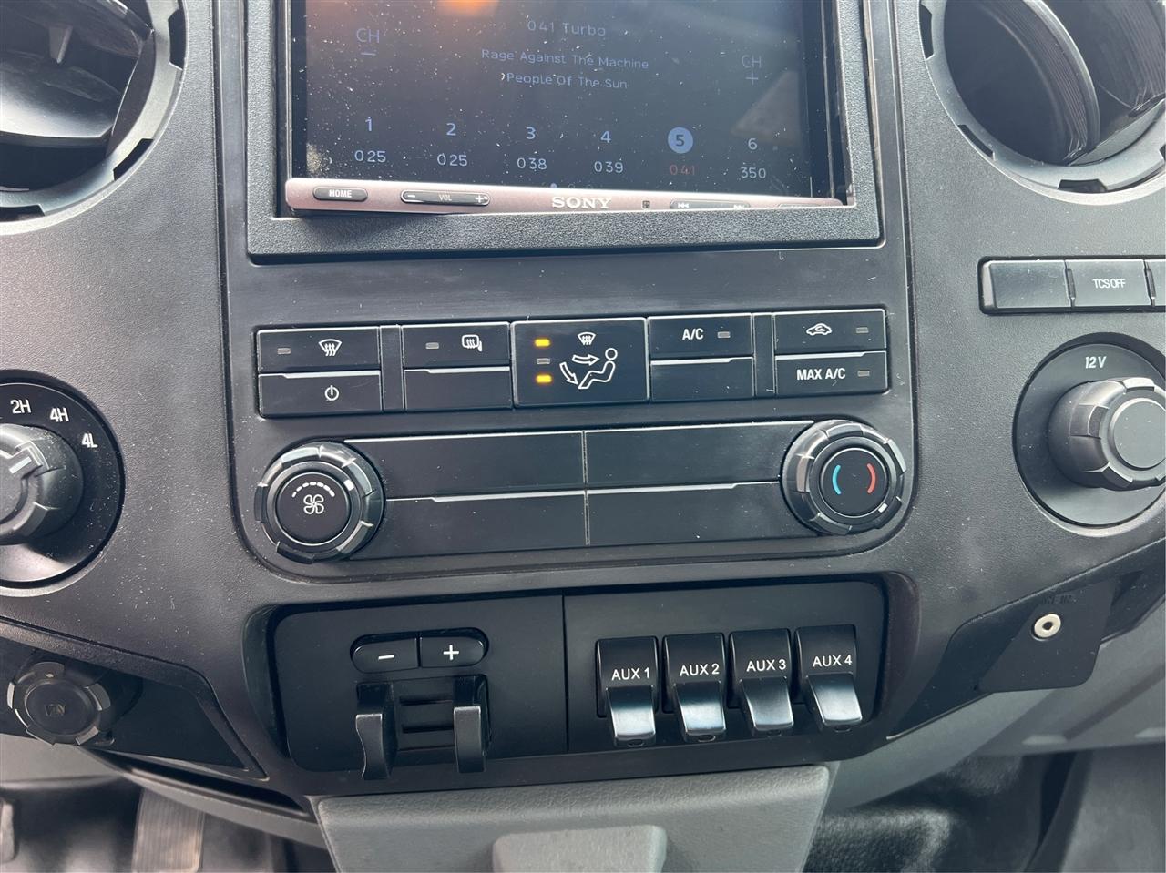 Ford Super Duty F-550 DRW  2012