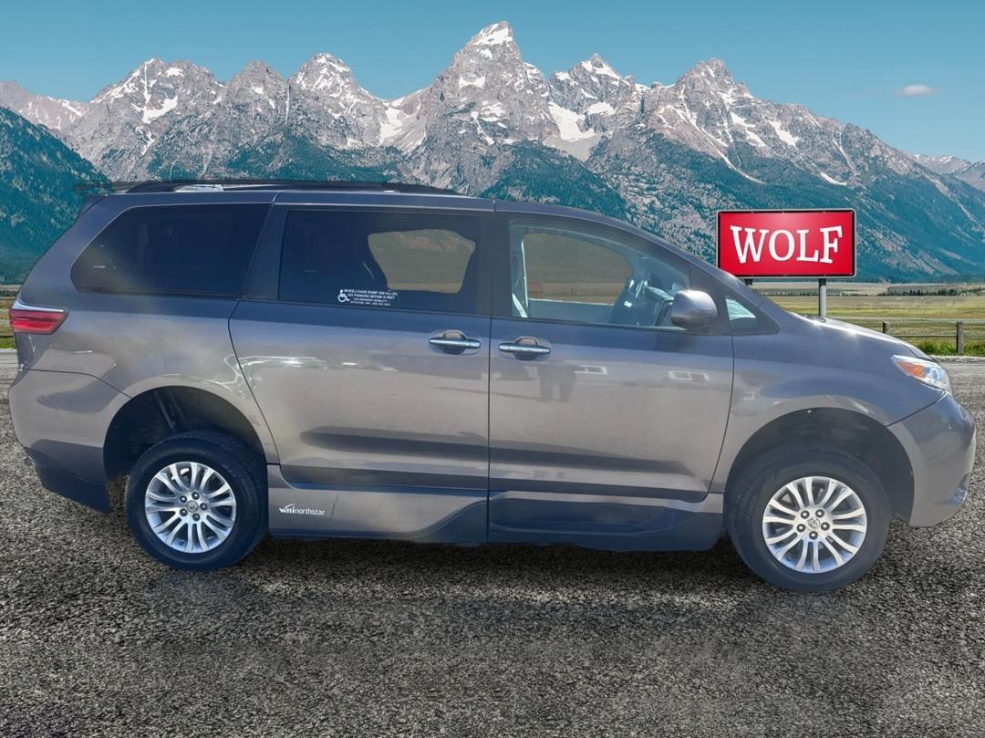 Toyota Sienna  2015