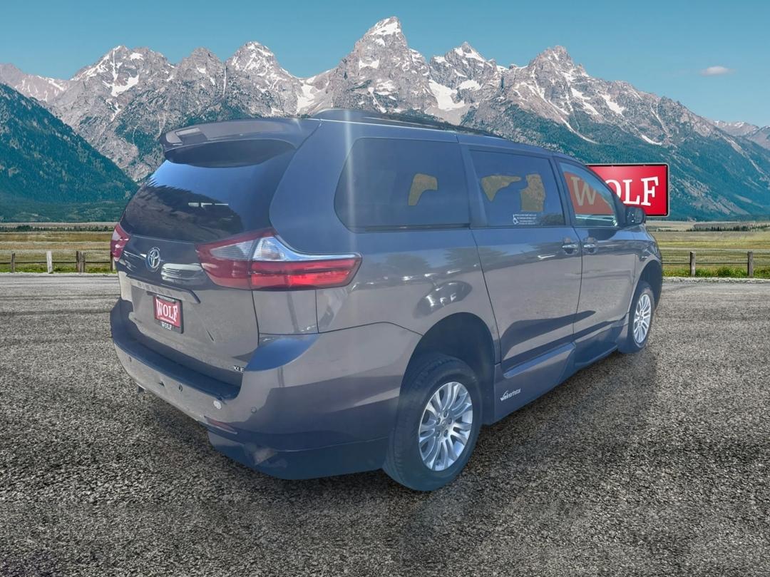 Toyota Sienna  2015