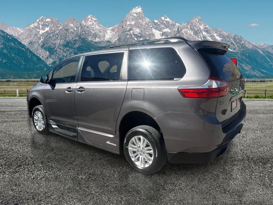 Toyota Sienna  2015