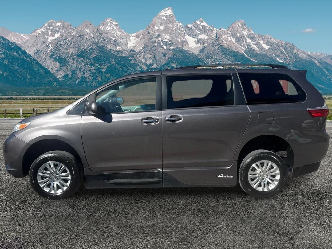 Toyota Sienna  2015
