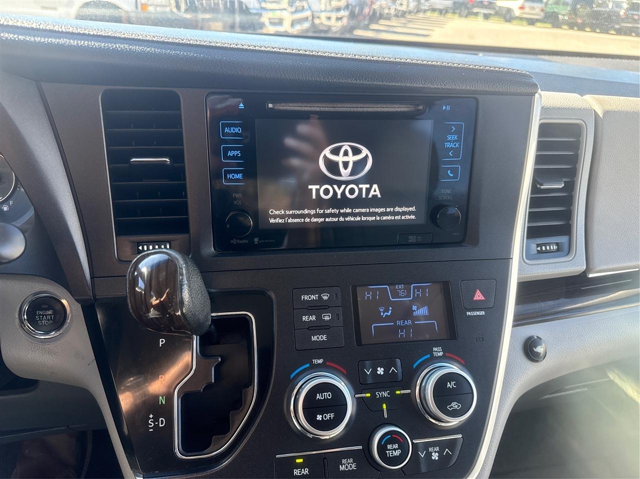 Toyota Sienna  2015