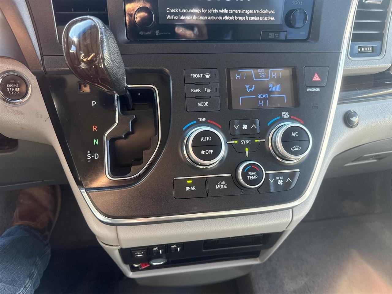 Toyota Sienna  2015