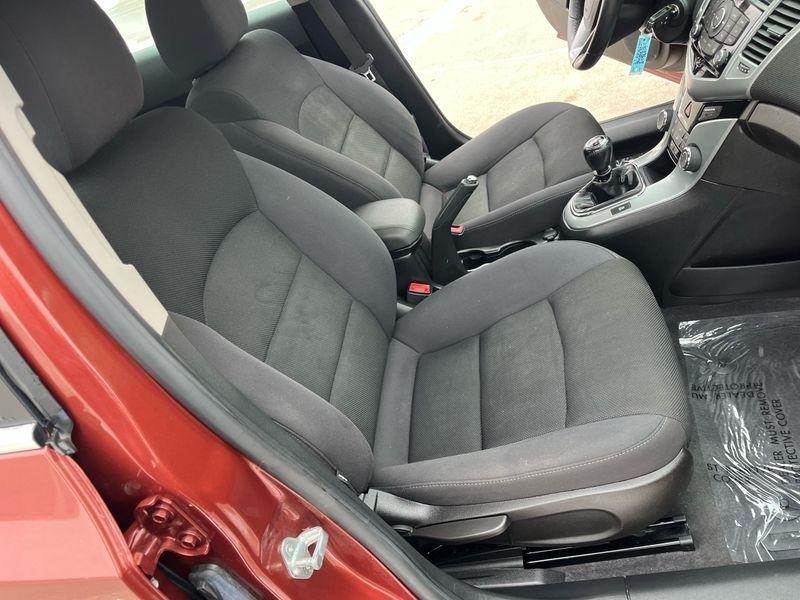 Chevrolet Cruze 4dr Sdn Man 1LT 2013