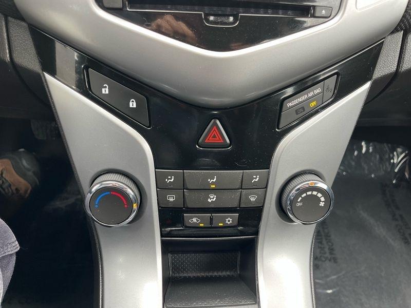 Chevrolet Cruze 4dr Sdn Man 1LT 2013