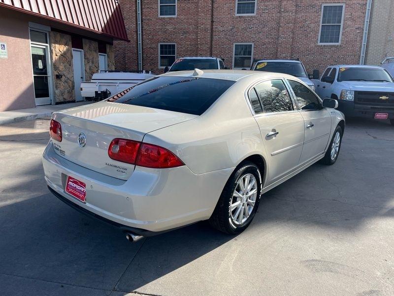 Buick Lucerne 4dr Sdn CXL 2011