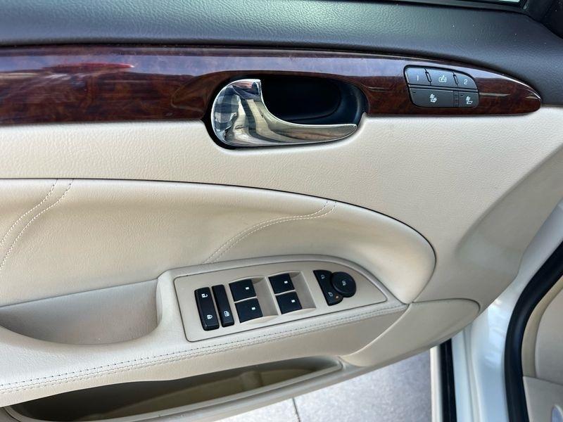 Buick Lucerne 4dr Sdn CXL 2011