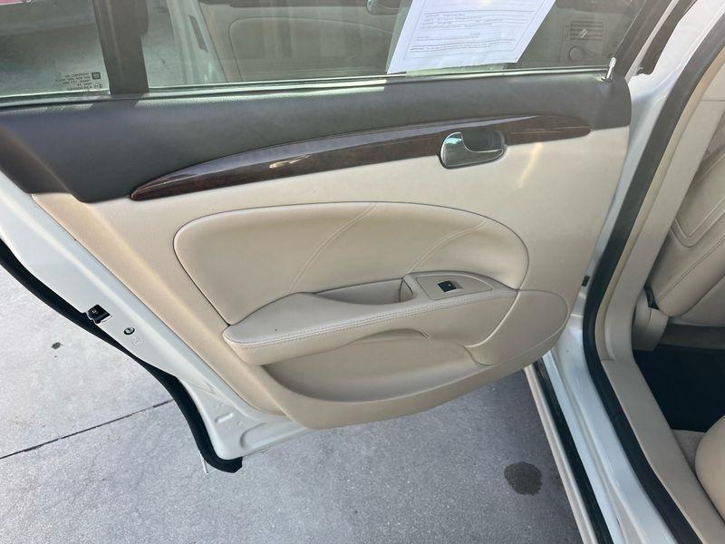 Buick Lucerne 4dr Sdn CXL 2011