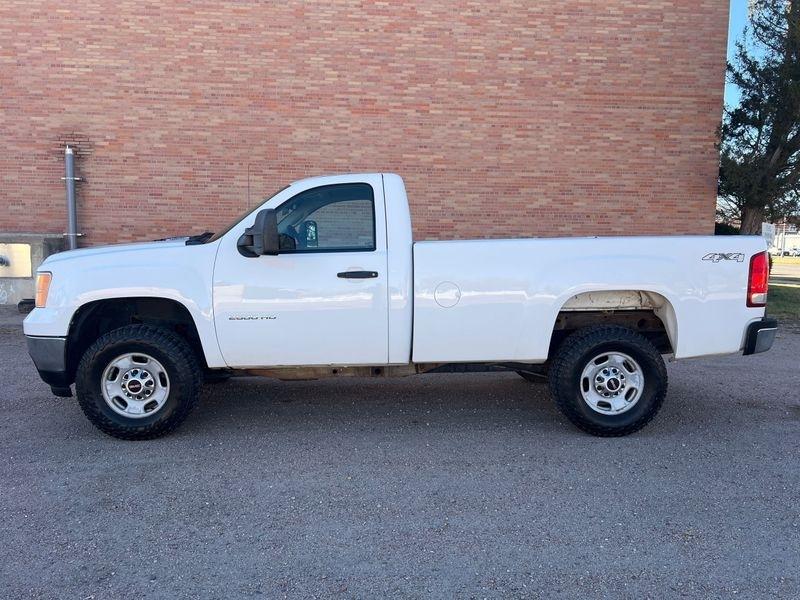 GMC Sierra 2500HD 4WD Reg Cab 133.7" Work Truck 2011