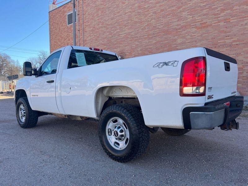 GMC Sierra 2500HD 4WD Reg Cab 133.7" Work Truck 2011