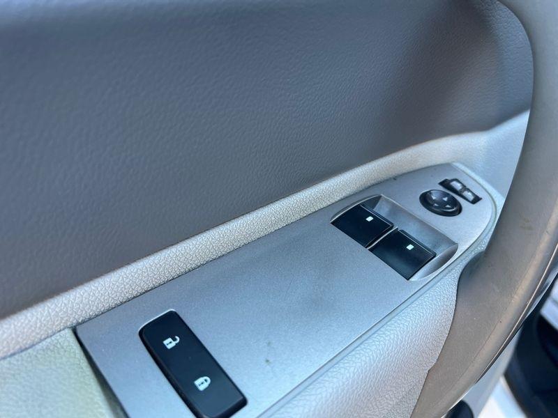 GMC Sierra 2500HD 4WD Reg Cab 133.7" Work Truck 2011