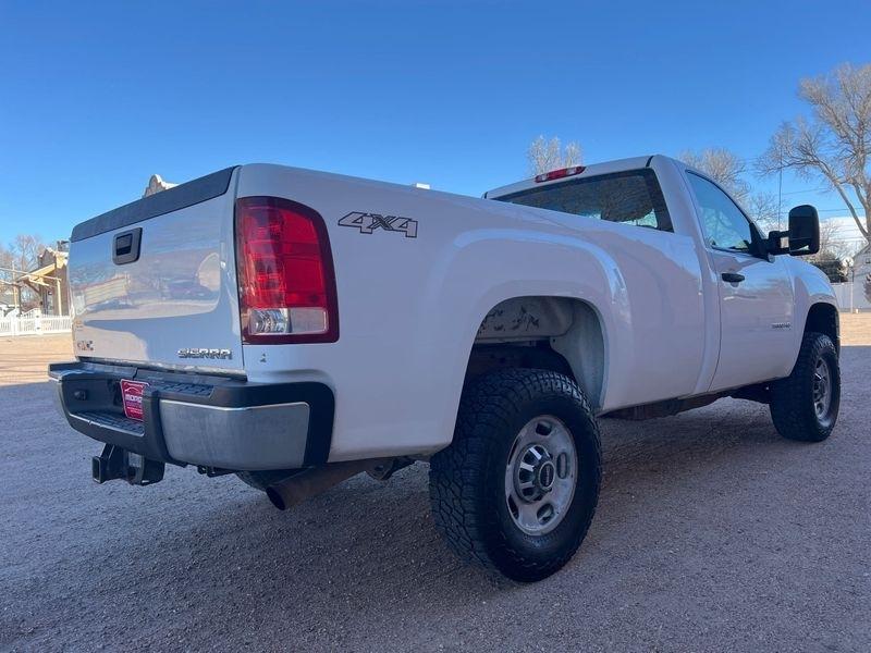 GMC Sierra 2500HD 4WD Reg Cab 133.7" Work Truck 2011