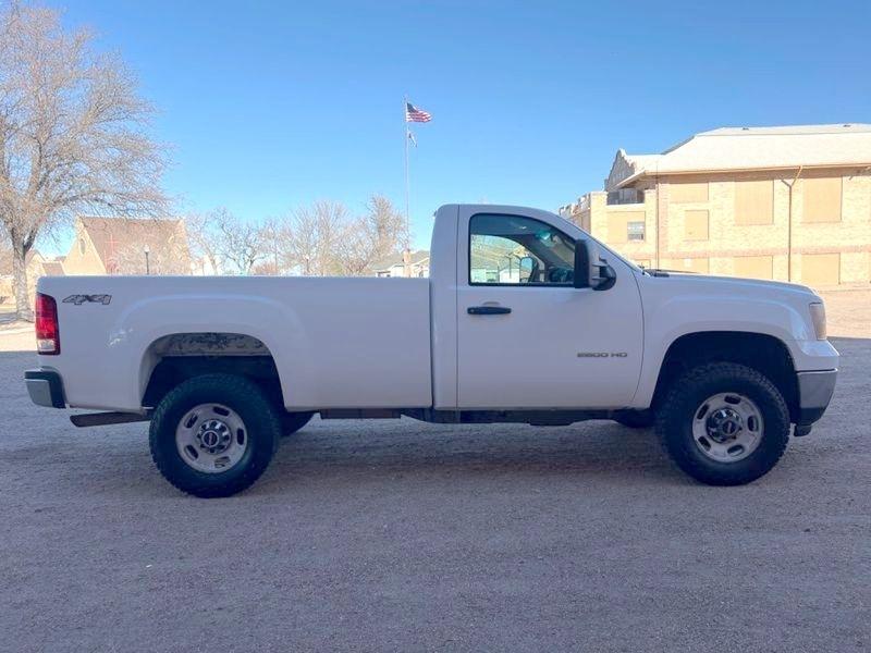 GMC Sierra 2500HD 4WD Reg Cab 133.7" Work Truck 2011